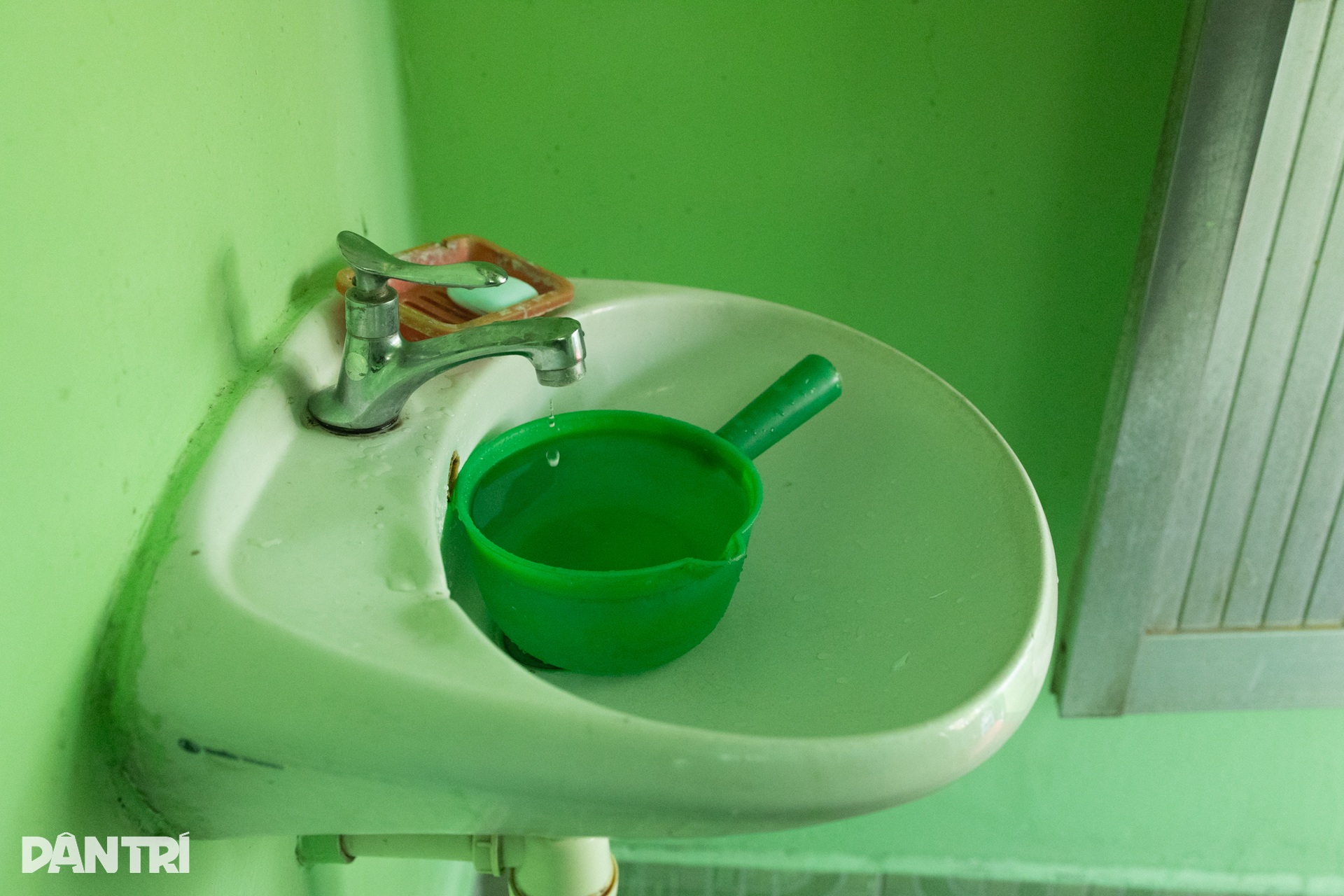 Khách dọa đánh, công khai chích ma túy trong nhà vệ sinh công cộng ở TPHCM - 10 Khách dọa đánh, công khai chích ma túy trong nhà vệ sinh công cộng ở TPHCM - 10