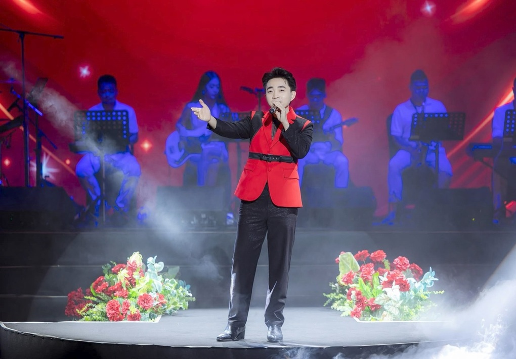 Wie geht es Trung Quang, dem Bolero Idol 2016-Champion, jetzt? - 1 Quán quân Thần tượng Bolero 2016 Trung Quang giờ ra sao? - 1