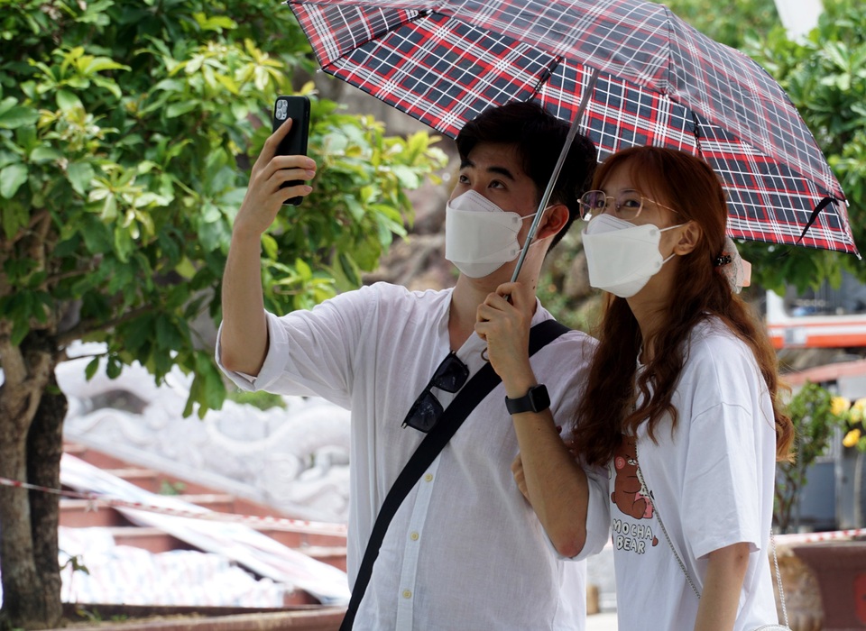 Nghỉ lễ ở Đà Nẵng, du khách cẩn thận phòng dịch Covid-19 - 3 Nghỉ lễ ở Đà Nẵng, du khách cẩn thận phòng dịch Covid-19 - 3