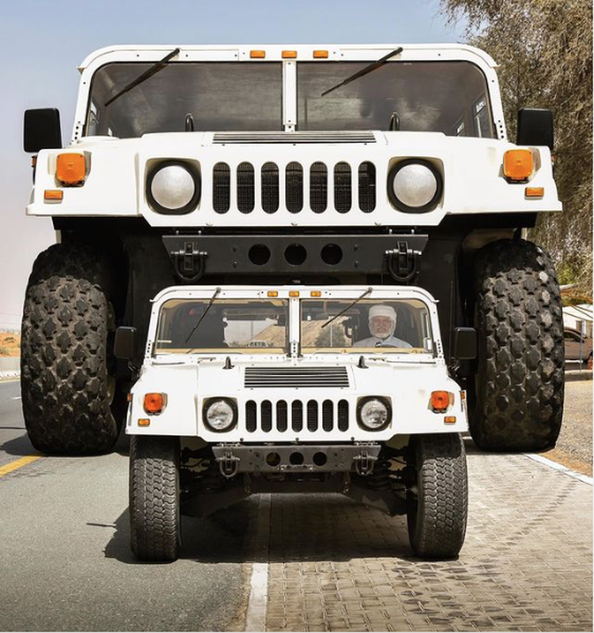 Choáng với chiếc Hummer H1 siêu to khổng lồ của ông hoàng Ả-rập - 2 Choáng với chiếc Hummer H1 siêu to khổng lồ của ông hoàng Ả-rập - 2