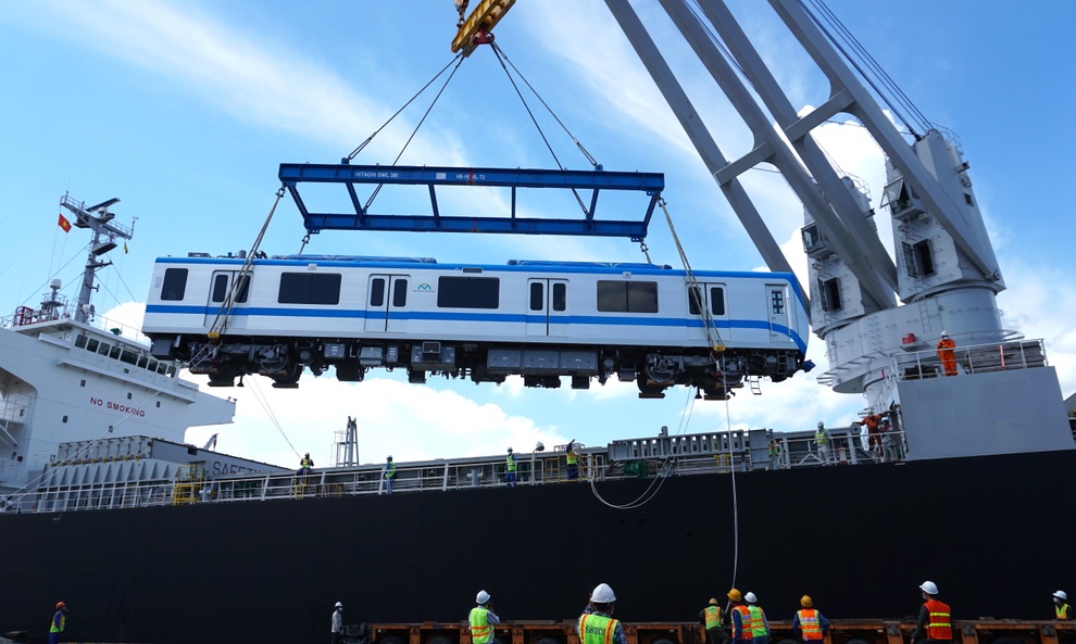 TPHCM: Đoàn tàu metro số 4 và 5 về depot Long Bình - 1 TPHCM: Đoàn tàu metro số 4 và 5 về depot Long Bình - 1