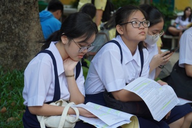 Sở Giáo dục TP. HCM lý giải gì về “đề dễ thở, điểm không cao”?