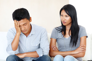 Bố cần phẫu thuật, vợ bắt tôi ký giấy vay tiền do... chính mình làm ra