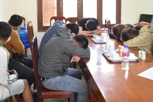 Bất chấp lệnh cách ly, hàng chục đối tượng vẫn tụ tập chơi ma túy