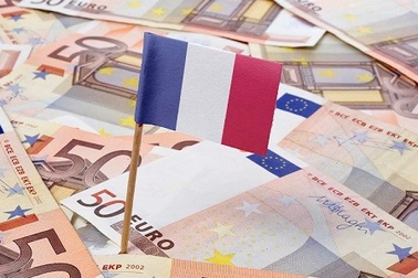 Pháp rơi vào suy thoái kinh tế