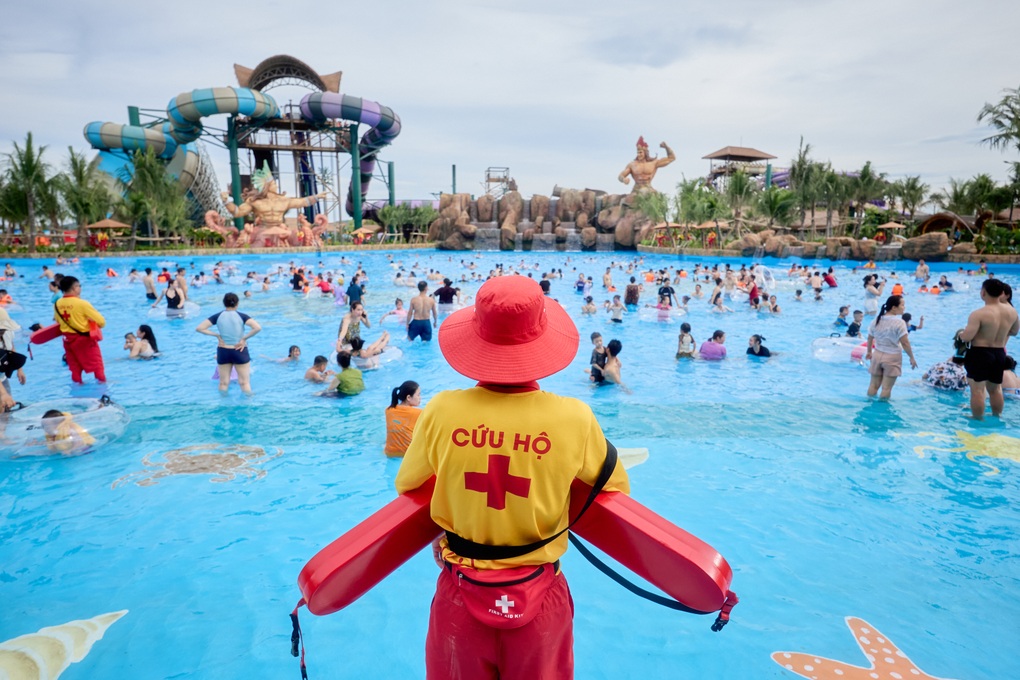 30% discount on ticket prices for Thanh Hoa customers to play at Sun World Sam Son water park - 1 Ưu đãi 30% giá vé cho khách Thanh Hóa chơi công viên nước Sun World Sầm Sơn - 1