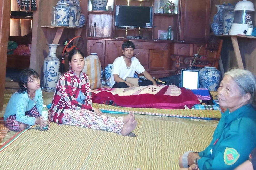 Nam sinh lớp 12 bị điện giật tử vong trong lúc sạc điện thoại - 1 Nam sinh lớp 12 bị điện giật tử vong trong lúc sạc điện thoại - 1