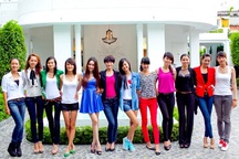 Thí sinh Next Top Mode “bị” tịch thu thiết bị điện tử