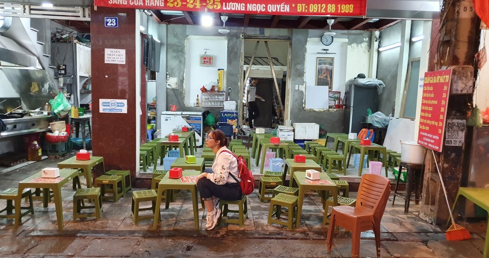 Phố bia Tạ Hiện lên báo quốc tế cũng vắng vẻ lạ thường - 1 Phố bia Tạ Hiện lên báo quốc tế cũng vắng vẻ lạ thường - 1