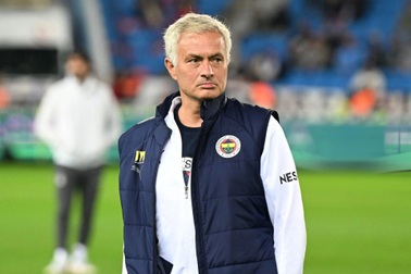 Mourinho bị phạt nặng sau khi chỉ trích trọng tài Thổ Nhĩ Kỳ