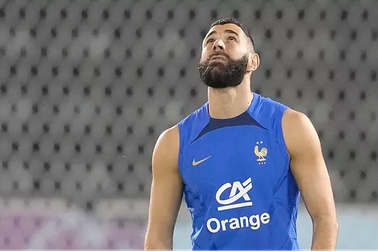 HLV Deschamps chưa đồng ý để Benzema trở lại dự World Cup
