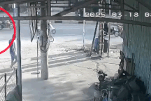 Cô gái chưa có bằng lái, chở mẹ tông đuôi xe đầu kéo tử vong