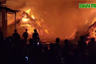 Cháy cực lớn ở cụm công nghiệp Diễn Châu