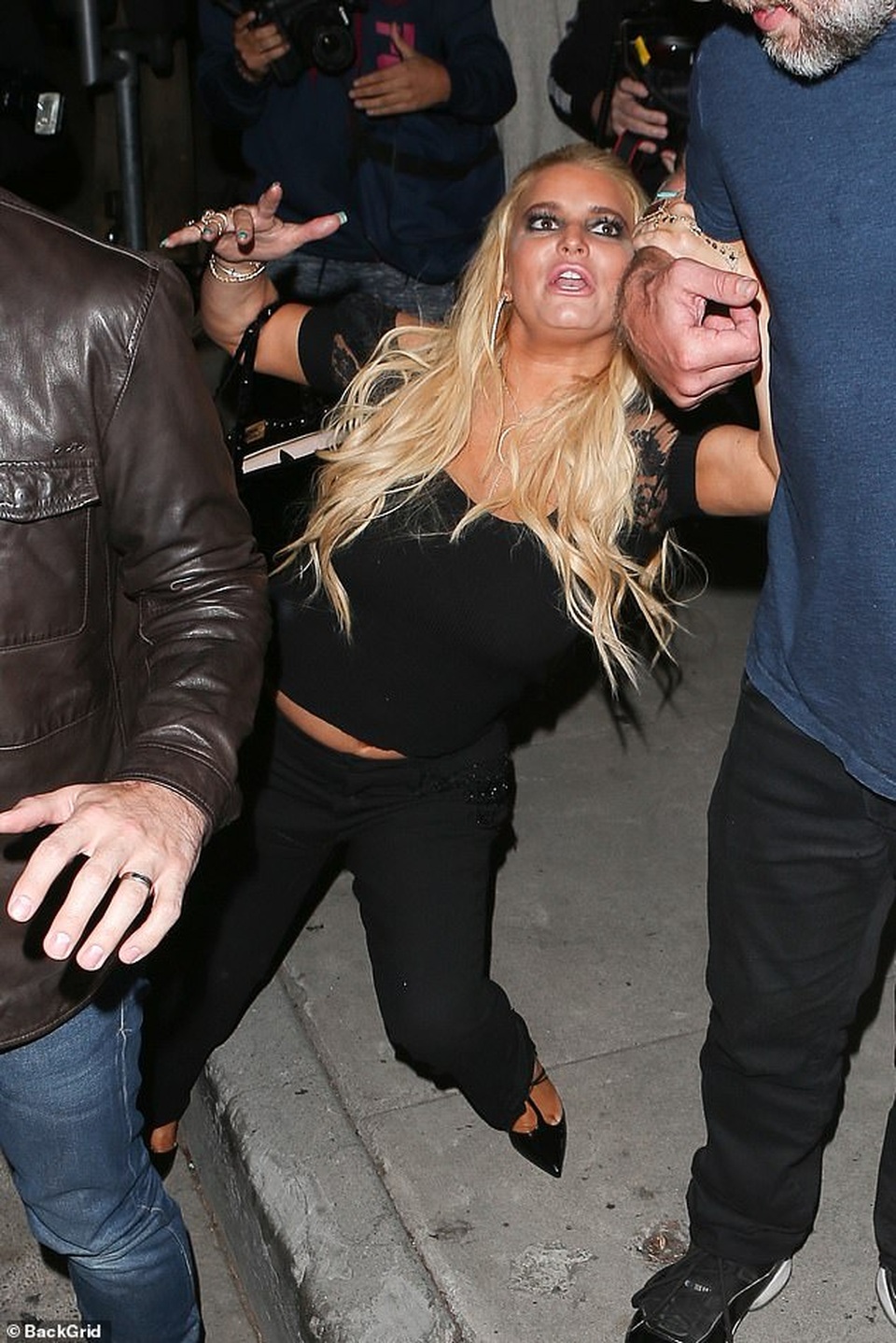 Jessica Simpson thừa nhận từng nghiện rượu - 4 Jessica Simpson thừa nhận từng nghiện rượu - 4