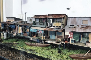 Chàng trai tái hiện cảnh sông nước miền Tây từ que kem, bìa carton