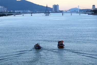 Tân sinh viên nhảy cầu Rồng tự tử