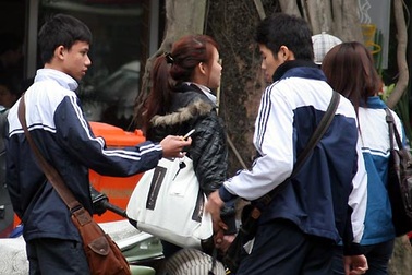 Kiểm soát chặt chẽ kinh doanh dịch vụ tại cổng trường học