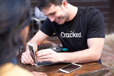 Start up kiếm chục triệu “đô” nhờ sửa điện thoại