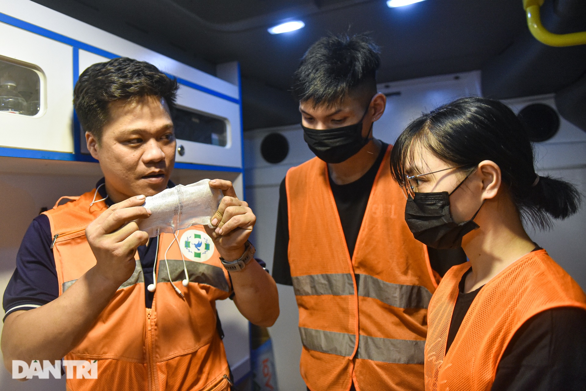 Biệt đội sơ cứu thần tốc và những pha giành giật mạng sống với tử thần - 7 Biệt đội sơ cứu thần tốc và những pha giành giật mạng sống với tử thần - 7
