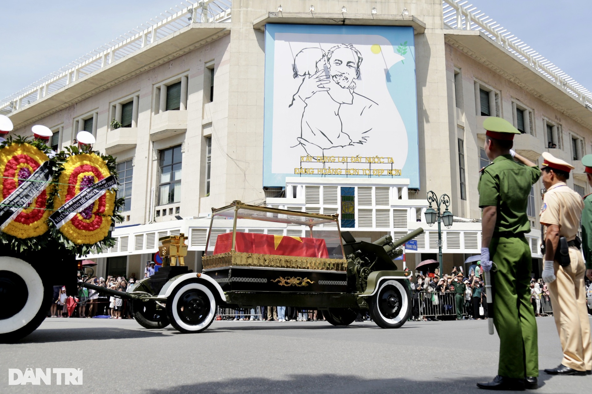Hình ảnh đoàn xe đưa linh cữu Tổng Bí thư Nguyễn Phú Trọng di chuyển trên đường phố Hà Nội - 11