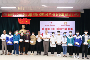 Hàng trăm suất học bổng tiếp sức học sinh, sinh viên nghèo hiếu học