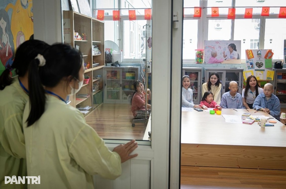 Измученный лечением рака, мальчик все еще мечтает вернуться в школу - 8 Kiệt quệ vì chữa ung thư, cậu bé vẫn ôm ước mơ được quay lại trường học - 8