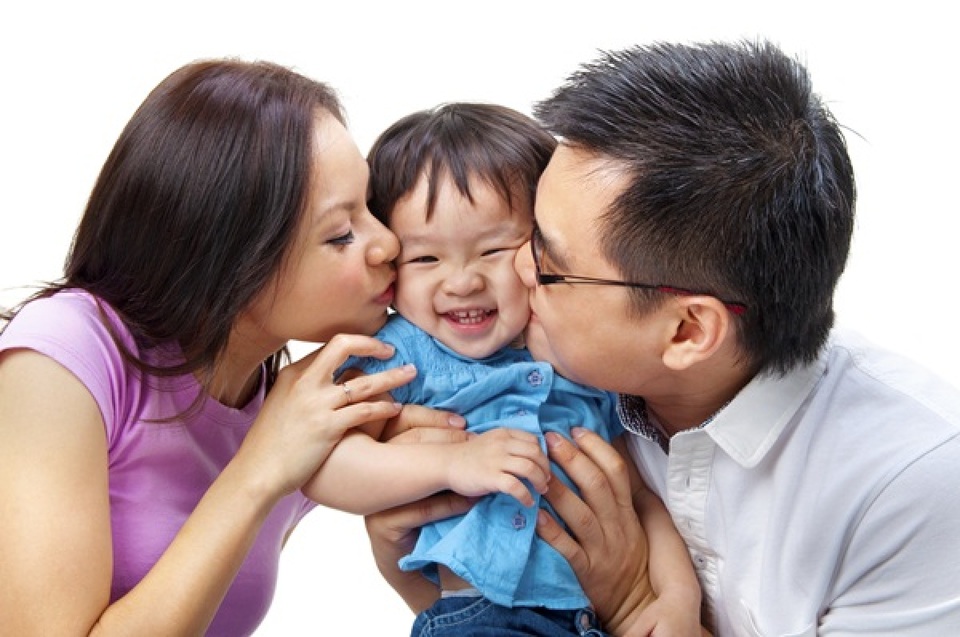 8 lợi ích tuyệt vời khi cha mẹ ôm con thường xuyên - 1 8 lợi ích tuyệt vời khi cha mẹ ôm con thường xuyên - 1