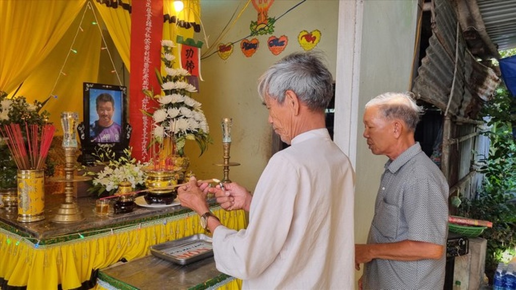 Cả làng lo tang người chịu tang cả làng - 3 Cả làng lo tang người chịu tang cả làng - 3