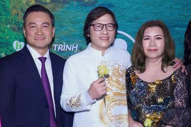 Vợ chồng Phương Thảo - Ngọc Lễ hiếm hoi xuất hiện, hội ngộ Chi Bảo