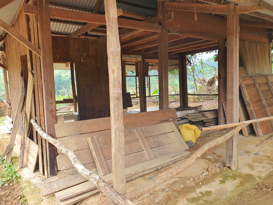 Xả lũ gây thiệt hại nặng, 3 tháng sau thủy điện Đăk Mi 4 vẫn bỏ bê dân? - 5 Xả lũ gây thiệt hại nặng, 3 tháng sau thủy điện Đăk Mi 4 vẫn bỏ bê dân? - 5