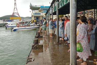 Bến tàu đón khách tham quan Vịnh Nha Trang nhộn nhịp sau kỳ nghỉ
