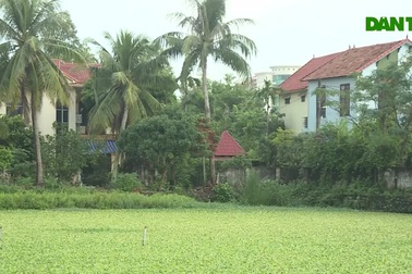 Dân bức xúc vì hồ chứa nước thải của bệnh viện ô nhiễm