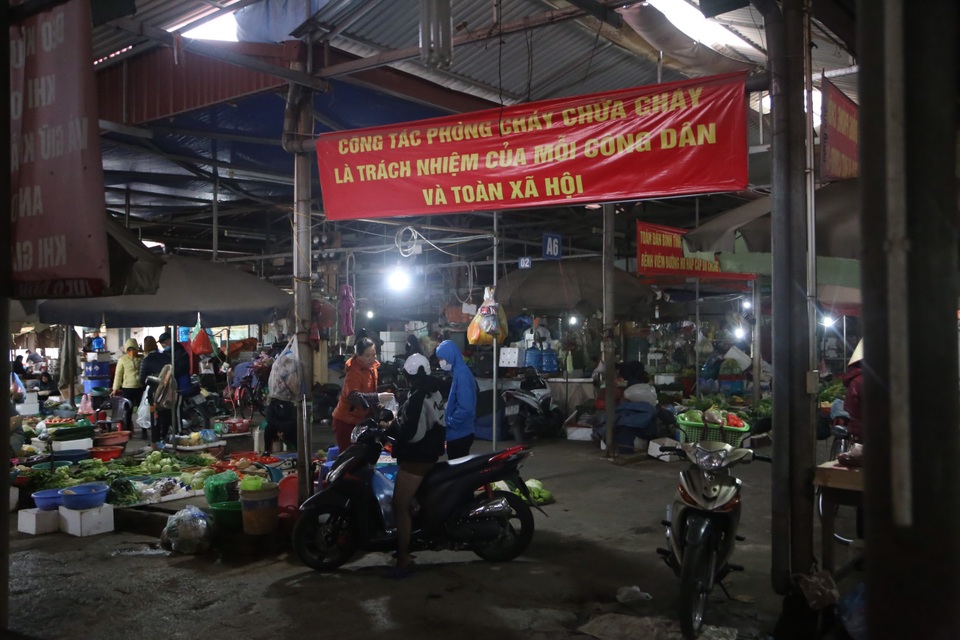 Cận cảnh chợ 18 tỷ đồng để... thả gà ở Hà Nội - 7 Cận cảnh chợ 18 tỷ đồng để... thả gà ở Hà Nội - 7