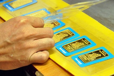 Giá vàng cuối tuần giảm mạnh