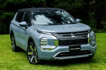 Outlander có bản nâng cấp 2025, khách Việt muốn mua có thể cũng khó