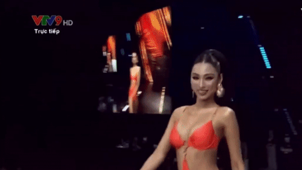 Fan kêu trời vì... góc máy trong đêm bán kết Hoa hậu Hoàn vũ Việt Nam - 2 Fan kêu trời vì... góc máy trong đêm bán kết Hoa hậu Hoàn vũ Việt Nam - 2
