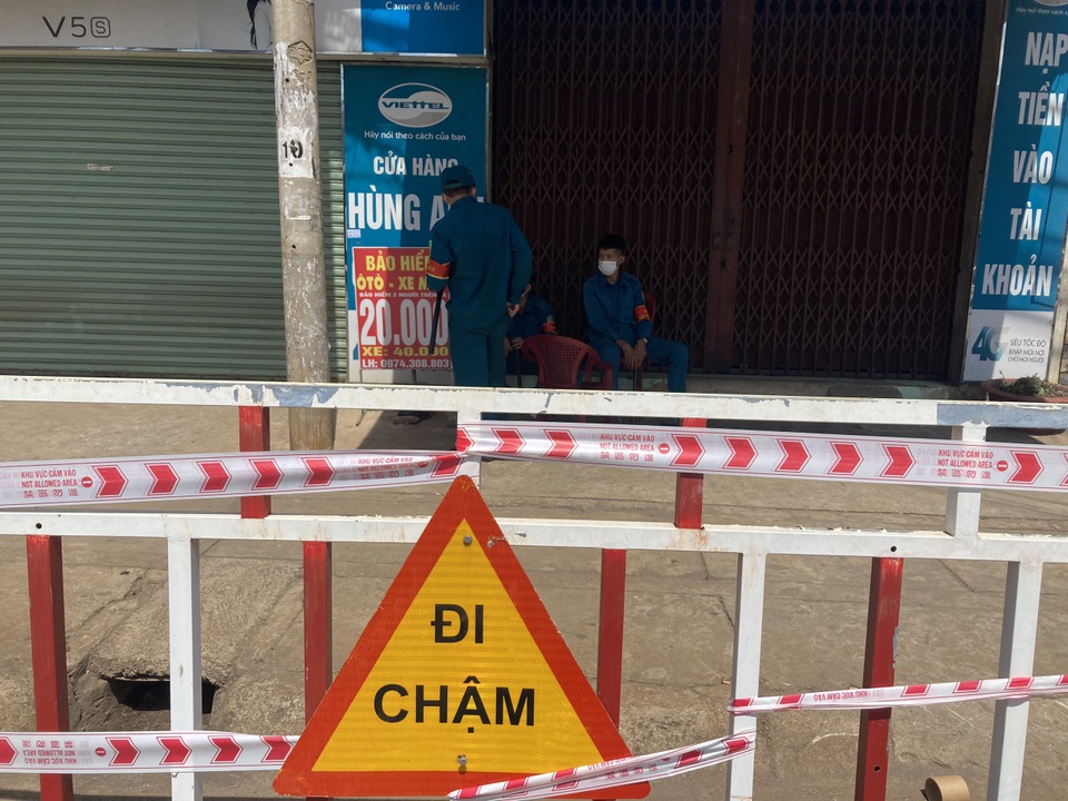2 học sinh là F2 của ca 2999, TP Long Khánh phong tỏa 1 dãy nhà - 8 2 học sinh là F2 của ca 2999, TP Long Khánh phong tỏa 1 dãy nhà - 8