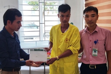 Bạn đọc Dân trí tiếp thêm động lực cho cậu em trai chăm anh bệnh tật