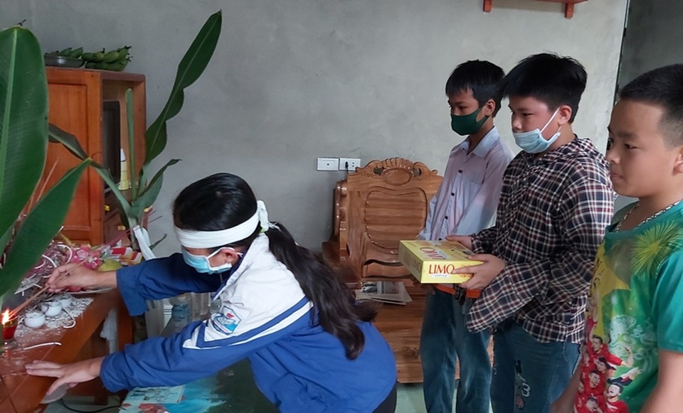 Đau nhói lòng cảnh bé gái 12 tuổi liền lúc mất đi cả mẹ và em - 6 Đau nhói lòng cảnh bé gái 12 tuổi liền lúc mất đi cả mẹ và em - 6