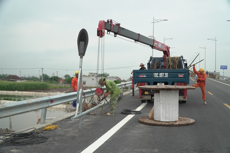 Toàn cảnh cây cầu nghìn tỷ nối đôi bờ sông Ninh Cơ trước ngày thông xe - 7 Toàn cảnh cây cầu nghìn tỷ nối đôi bờ sông Ninh Cơ trước ngày thông xe - 7