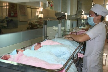 TPHCM: Sản phụ 28 tuổi sinh cùng lúc 5 con