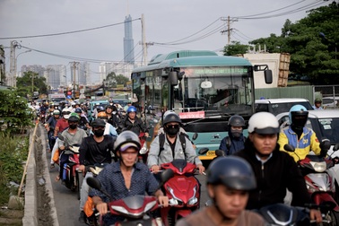Nút giao An Phú ùn ứ, dòng xe nối dài rời TPHCM dịp lễ 2/9