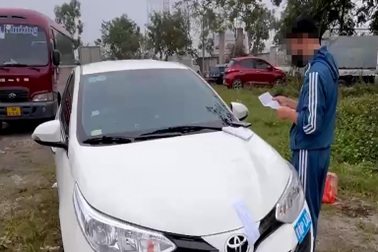 Thầy dạy lái ô tô "dính cồn" chở theo 3 học viên