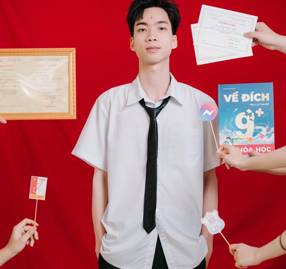 Nam sinh lọt top 0,1% toàn quốc, không học thêm vẫn thủ khoa kép