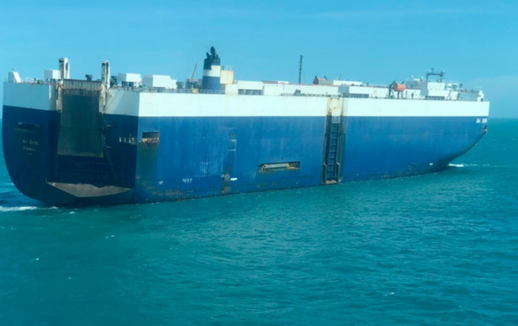 Tàu Ah Shin chở hơn 4.500 ô tô bốc cháy trên vùng biển Việt Nam - 1 Tàu Ah Shin chở hơn 4.500 ô tô bốc cháy trên vùng biển Việt Nam - 1