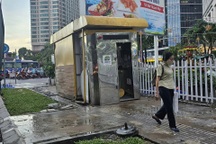 Nhà vệ sinh công cộng ở TPHCM bỗng biến mất rồi đột nhiên xuất hiện lại