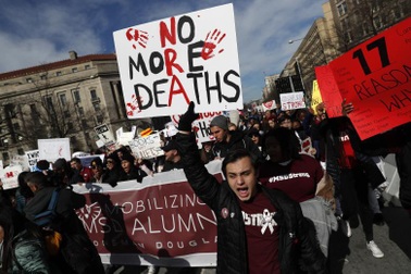 Hàng trăm nghìn người Mỹ biểu tình chống bạo lực súng đạn