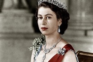 Tại sao Nữ hoàng Anh Elizabeth II luôn là biểu tượng thời trang?