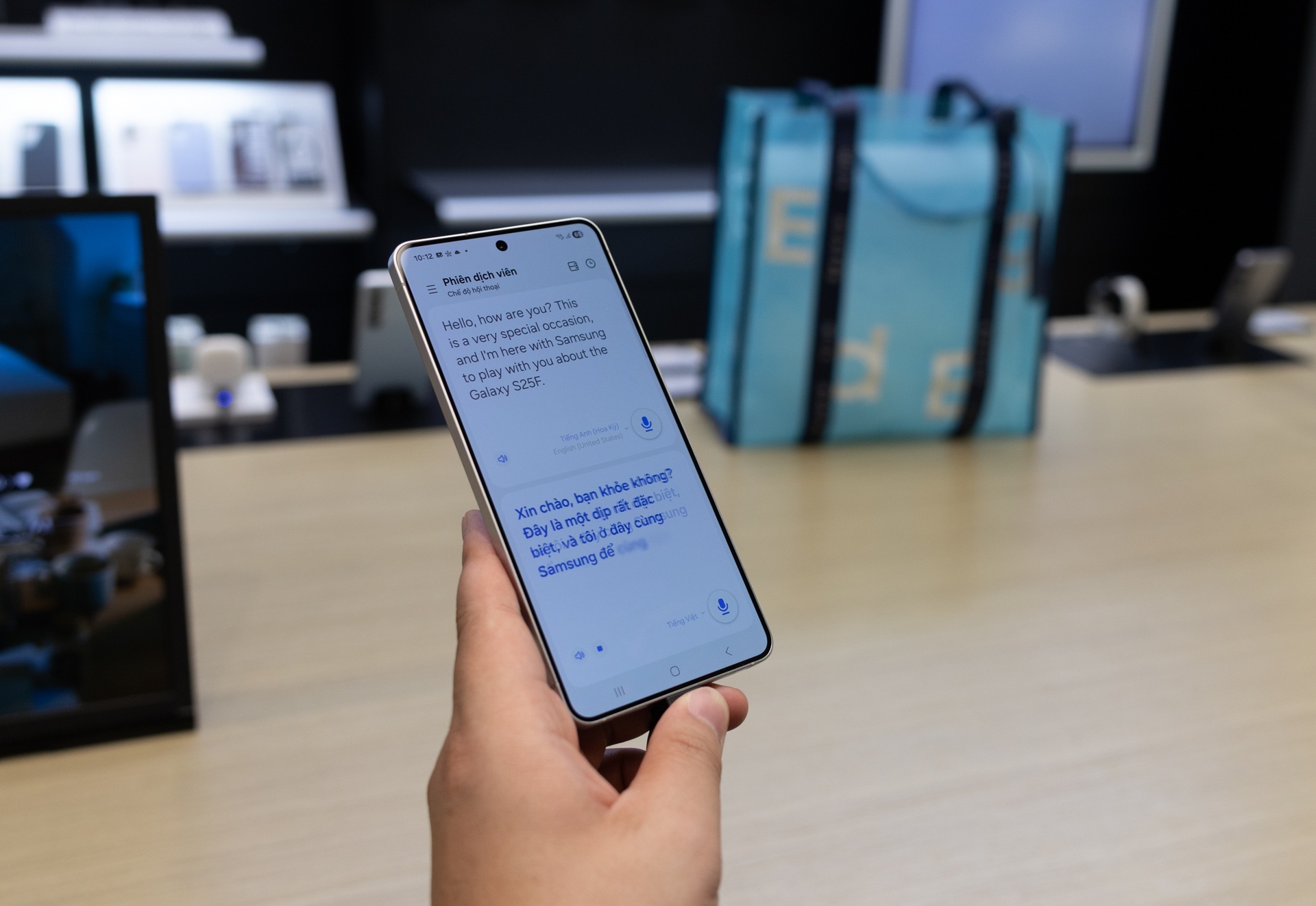 Cận cảnh chiếc Galaxy S mỏng nhất của Samsung - 10 Cận cảnh chiếc Galaxy S mỏng nhất của Samsung - 10
