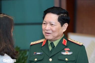 Bộ trưởng Quốc phòng: Sẽ bố trí việc làm cho con em các chiến sĩ hi sinh